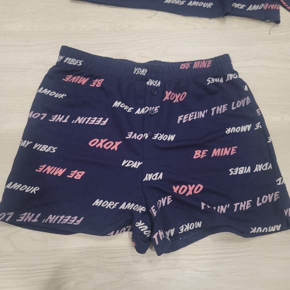 NEW Valentines Day Grayson Thread's Women's Pajama Short set size Medium - Picture 16 of 17